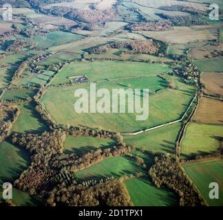 SILCHESTER RÖMISCHE STADTMAUER, HAMPSHIRE. Luftaufnahme. Stockfoto