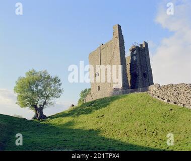 BROUGH CASTLE, Cumbria. Außenansicht von Südosten. Stockfoto