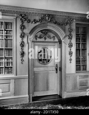 SESSIONS HOUSE, Lancaster Road, Preston, Lancashire. Inneneinrichtung eines Tordurchgans in der Bibliothek der Barristoren im County Sessions House. Das Hofhaus wurde zwischen 1900 und 1903 nach Entwürfen des Landkreisarchitekten Henry Littler im edwardianischen Barockstil erbaut. Das Bedford Lemere daybook zeichnet Goodall, Lamb und Heighway als Kunden auf. Fotografiert von H Bedford Lemere im Jahr 1904. Stockfoto