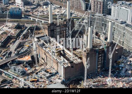 Renovierung des Battersea-Kraftwerks im Rahmen der Nine Elms Development, London, 2018, Großbritannien. Luftaufnahme. Stockfoto