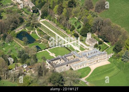 Dyrham Park, Landhaus, formeller Garten, St. Peters Parish Church, Dyrham, South Gloucestershire, 2018, Großbritannien. Luftaufnahme. Stockfoto