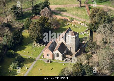 The Church of St Giles, Stoke Poges, Buckinghamshire, Großbritannien. Luftaufnahme. Stockfoto