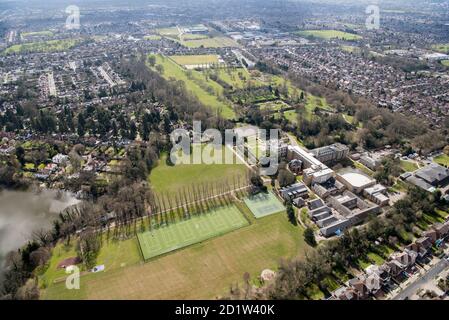 The North London Collegiate School and Landscape Park at Canons Park, Harrow, London, 2018. Luftaufnahme. Stockfoto