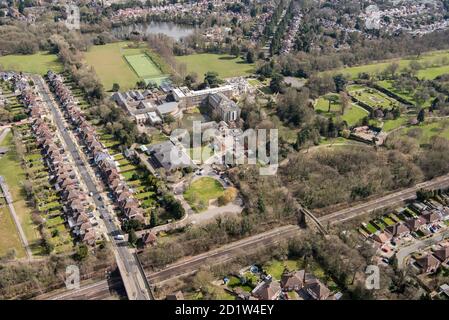 The North London Collegiate School and Landscape Park at Canons Park, Harrow, London, 2018. Luftaufnahme. Stockfoto