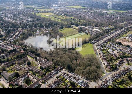 Der Landschaftspark am Canons Park, Harrow, London, 2018. Luftaufnahme. Stockfoto