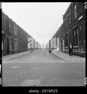 Ein Blick nach Westen entlang der Anne Street von Higgin Street, FullEdge, Burnley, Lancashire, Großbritannien. Stockfoto