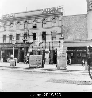 Außenansicht der Wonderland Music Hall, Whitechapel Road, Tower Hamlets, Greater London, UK. Stockfoto