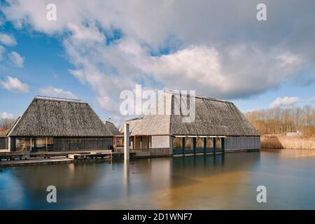 Außenansicht des Besucherzentrums Brockholes, Samlesbury, Lancashire, entworfen von Adam Khan Architects, fertiggestellt 2012. Stockfoto