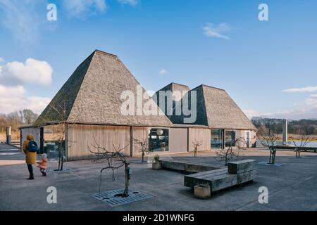 Außenansicht des Besucherzentrums Brockholes, Samlesbury, Lancashire, entworfen von Adam Khan Architects, fertiggestellt 2012. Stockfoto