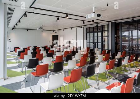 Ein Konferenzraum im Radisson RED Hotel mit 174 Zimmern, Glasgow, Schottland, Großbritannien. Stockfoto