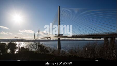 Queensferry Crossing, Schottland - eine Struktur über den Firth of Forth, erstreckt sich über 1.7 Meilen (2,7 km) und ist damit die längste drei-Turm-Brücke der Welt. Es wurde im August 2017 der Öffentlichkeit zugänglich gemacht. Stockfoto