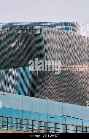 Das Äußere des Stockholm Waterfront Congress Centre, ein Gebäudekomplex, bestehend aus einem Bürogebäude, Radisson Blu Stockholm Waterfront Hotel. Komplett im Januar 2011, Stockholm, Schweden. Stockfoto