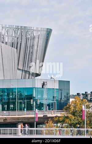 Das Äußere des Stockholm Waterfront Congress Centre, ein Gebäudekomplex, bestehend aus einem Bürogebäude, Radisson Blu Stockholm Waterfront Hotel. Komplett im Januar 2011, Stockholm, Schweden. Stockfoto