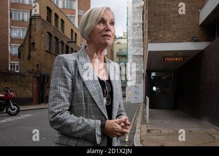 Marie Cassidy, pensionierte Staatspatholologin für Irland, fotografiert in Fitzrovia, London. Sie ist die Autorin ihrer Memoiren Beyond the Tape, veröffentlicht OC Stockfoto