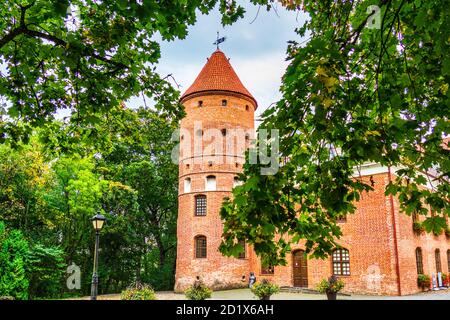 Raudondvaris Manor Castle Tower. Gotik-Renaissance Gentry Residence, in der gleichnamigen Stadt Raudondvaris, Litauen Stockfoto