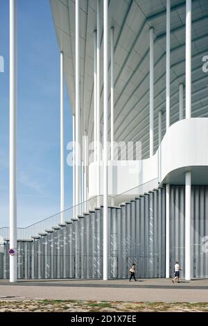 Das Matmut ATLANTIQUE Stadion, früher auch als Nouveau Stade de Bordeaux bekannt, in Bordeaux, Frankreich, ein elegantes Fußballstadion, das etwa 42,000 Personen Platz bietet. Abgeschlossen 2015. Stockfoto