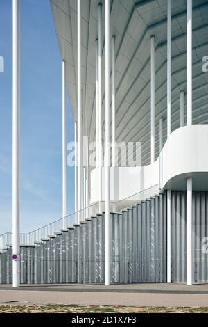 Das Matmut ATLANTIQUE Stadion, früher auch als Nouveau Stade de Bordeaux bekannt, in Bordeaux, Frankreich, ein elegantes Fußballstadion, das etwa 42,000 Personen Platz bietet. Abgeschlossen 2015. Stockfoto