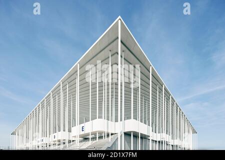 Das Matmut ATLANTIQUE Stadion, früher auch als Nouveau Stade de Bordeaux bekannt, in Bordeaux, Frankreich, ein elegantes Fußballstadion, das etwa 42,000 Personen Platz bietet. Abgeschlossen 2015. Stockfoto