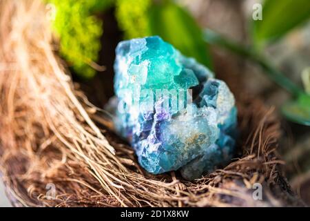 Makro aus Mineralstein. Natürliche Edelsteine. Edelsteine sind voller heilender Energie und guter Vibes. Stockfoto
