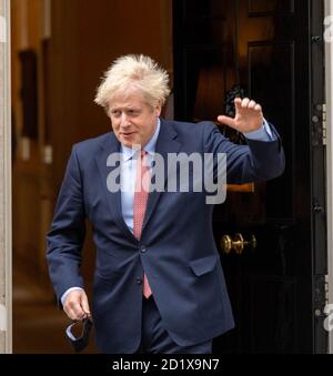 London, Großbritannien. Oktober 2020. Boris Johnson, MP Premierminister verlässt 10 Downing Street, um seine Remote-Konferenz Rede zu halten Kredit: Ian Davidson/Alamy Live News Stockfoto