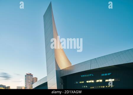 Das Imperial war Museum North, das einen zerbrochenen Globus darstellt, war das erste Gebäude in Großbritannien von Daniel Libeskind. Gebaut auf einer Bombenanlage, wurde es 2002 in Salford Quays, Manchester, England, Großbritannien fertiggestellt. Stockfoto