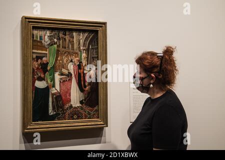 London UK 06.Okt.2020 die Messe der Heiligen Giles von Meister der Heiligen Giles, 1500, Öl auf Eiche 62.3 × 46 cm. Die Sünde hat das Leben seit den frühesten Tagen durchdrungen. Aber bis jetzt ist die Geschichte ihres Verhältnisses zur Kunst nie erzählt worden.Diese Ausstellung untersucht das Konzept der Sünde in der Kunst.Sin wird vom 07. Oktober 2020 bis zum 03. Januar 2021 laufen.Paul Quezada-Neiman/Alamy Live News Stockfoto