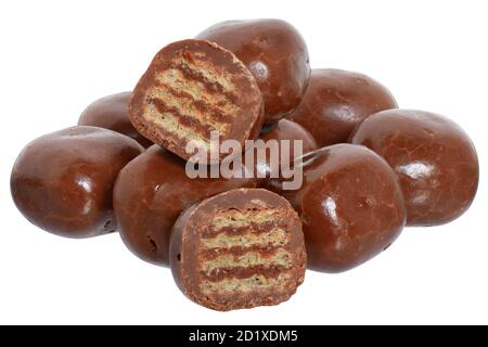 Schokoladenkugeln isoliert auf weißem Hintergrund. Stockfoto
