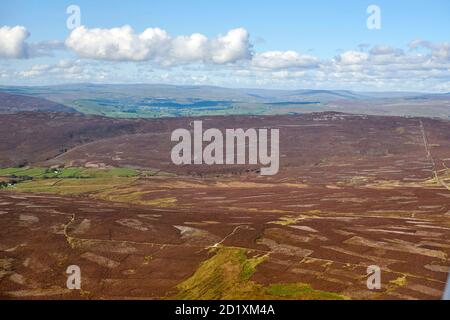 Eine Luftaufnahme von Grouse Moors auf den Yorkshire Dales, North Yorkshire, Nordengland, UK Stockfoto