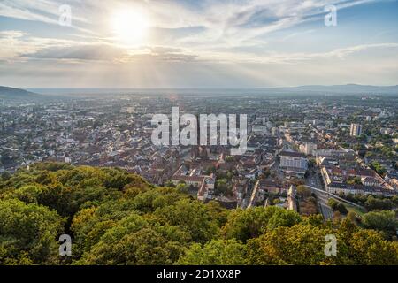 Blick über Freiburg im Breisgau vom Schlossbergturm Stockfoto