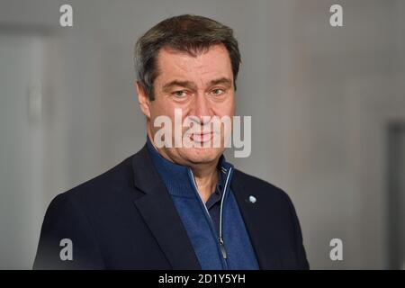 München, Deutschland. Oktober 2020. Markus SOEDER (Ministerpräsident Bayern und CSU-Vorsitzender), Einzelbild, getrimmt Einzelmotiv, Porträt, Porträt, Porträt. Presseverabredung Grippeimpfung Ministerpräsident Soeder und Oberbürgermeister Reiter am 6. Oktober 2020 in der Bayerischen Staatskanzlei in München. Credit: dpa picture Alliance/Alamy Live News Stockfoto