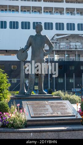 Sir Samuel Cunard Statue An Der Halifax Waterfront Und Kreuzfahrt Schiff Terminal Nova Scotia Kanada Stockfoto