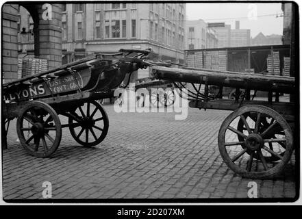 London Blick im Nebel November 1968 Covent Garden Obst und Veg Markt an einem ruhigen Sonntag. Stockfoto