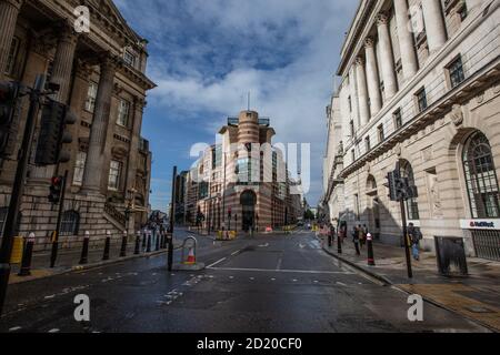 Eine ruhige Bank Junction, die in Richtung Mansion House und Cornhill schaut, als ein zweites Coronavirus, bedroht die britische Wirtschaft, London, England, Großbritannien Stockfoto