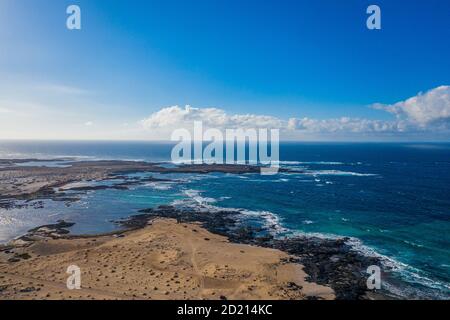 Nordküste der Insel Fuerteventura, Drone erschossen. Kitesurf Spot. Kanarische Inseln, Spanien Stockfoto