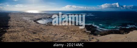 Nordküste der Insel Fuerteventura, Drone erschossen. Kitesurf Spot. Kanarische Inseln, Spanien Stockfoto