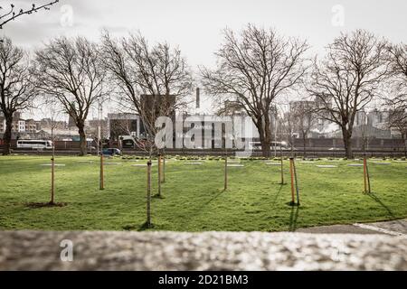 Dublin, Irland - 13. Februar 2019: Berühmte Guinness Storehouse Brauerei im Stadtzentrum an einem Wintertag Stockfoto