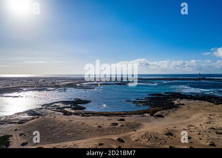 Nordküste der Insel Fuerteventura, Drone erschossen. Kitesurf Spot. Kanarische Inseln, Spanien Stockfoto