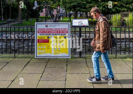 Cork, Irland. Oktober 2020. Cork war heute mit Einkäufern beschäftigt, nur wenige Stunden bevor Irland in Coronavirus Level 3-Beschränkungen eingeht. Viele Käufer trugen keine Gesichtsmasken. Quelle: AG News/Alamy Live News Stockfoto