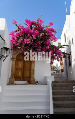 Weiß getünchte Gebäude in Lindos, Rhodos Stockfoto