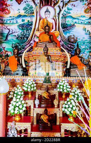 buddha im Tempel, digitales Foto Bild als Hintergrund Stockfoto