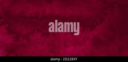 Intensive burgunderrote Farbe von handbemalten Aquarellflecken. Dunkelroter abstrakter Hintergrund mit natürlicher Textur. Stockfoto