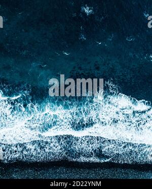 Blick von oben auf das Wasser Stockfoto