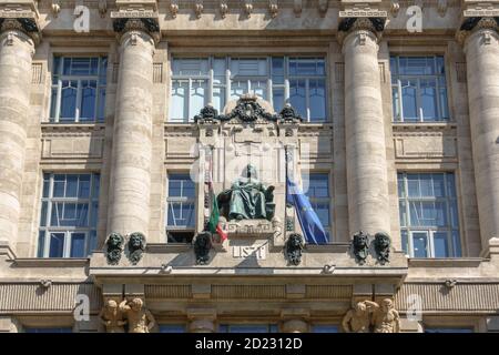 Die restaurierte Jugendstilfassade der Liszt Akademie Musik im Zentrum von Budapest Stockfoto