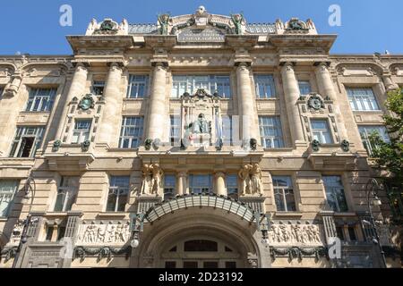 Die restaurierte Jugendstilfassade der Liszt Akademie Musik im Zentrum von Budapest Stockfoto