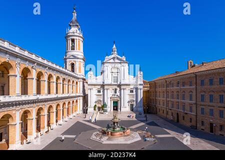 Italien Marche Loreto - Piazza della Madonna - die Basilika Stockfoto