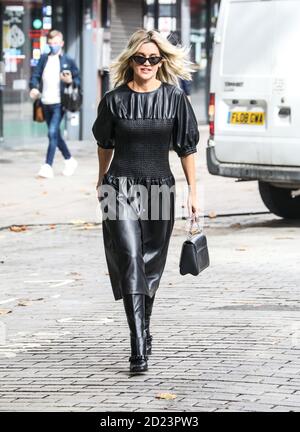 Nicht exklusiv: Ashley Roberts, Global Radio Studios, London, UK, 06. Oktober 2020, Foto von piQtured Stockfoto