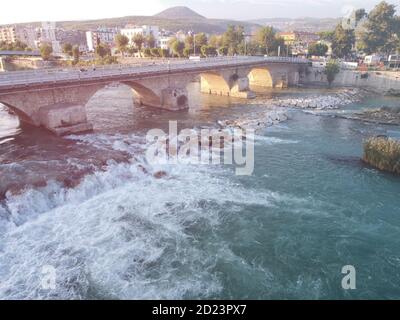 Alte römische Brücke über den Goksu Fluss. Silifke, Provinz Mersin, Türkei Stockfoto