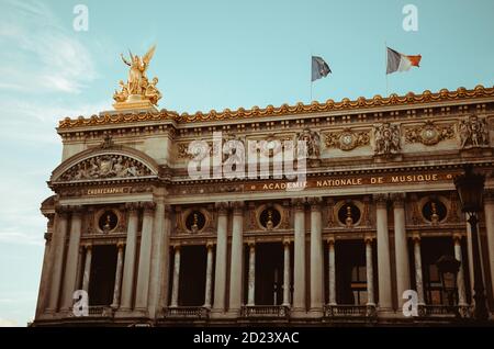 PARIS, FRANKREICH - 03. Sep 2020: Wunderschöne Aufnahme der Academie Nationale de Musique in Paris, Frankreich. Stockfoto