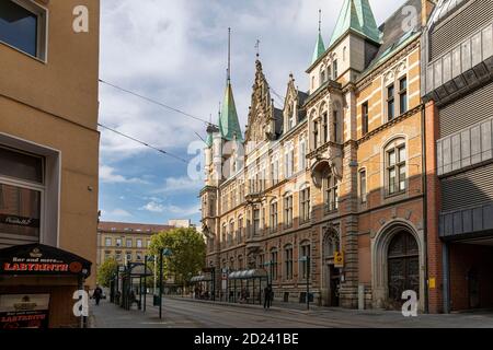 Die Braunschweiger Altstadt in Niedersachsen besteht aus engen Gassen zwischen historischen Gebäuden. Stockfoto