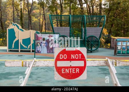 Farmington, Pennsylvania - der Spielplatz im Fort Necity National Battlefield ist wegen der Coronavirus-Pandemie geschlossen. Stockfoto